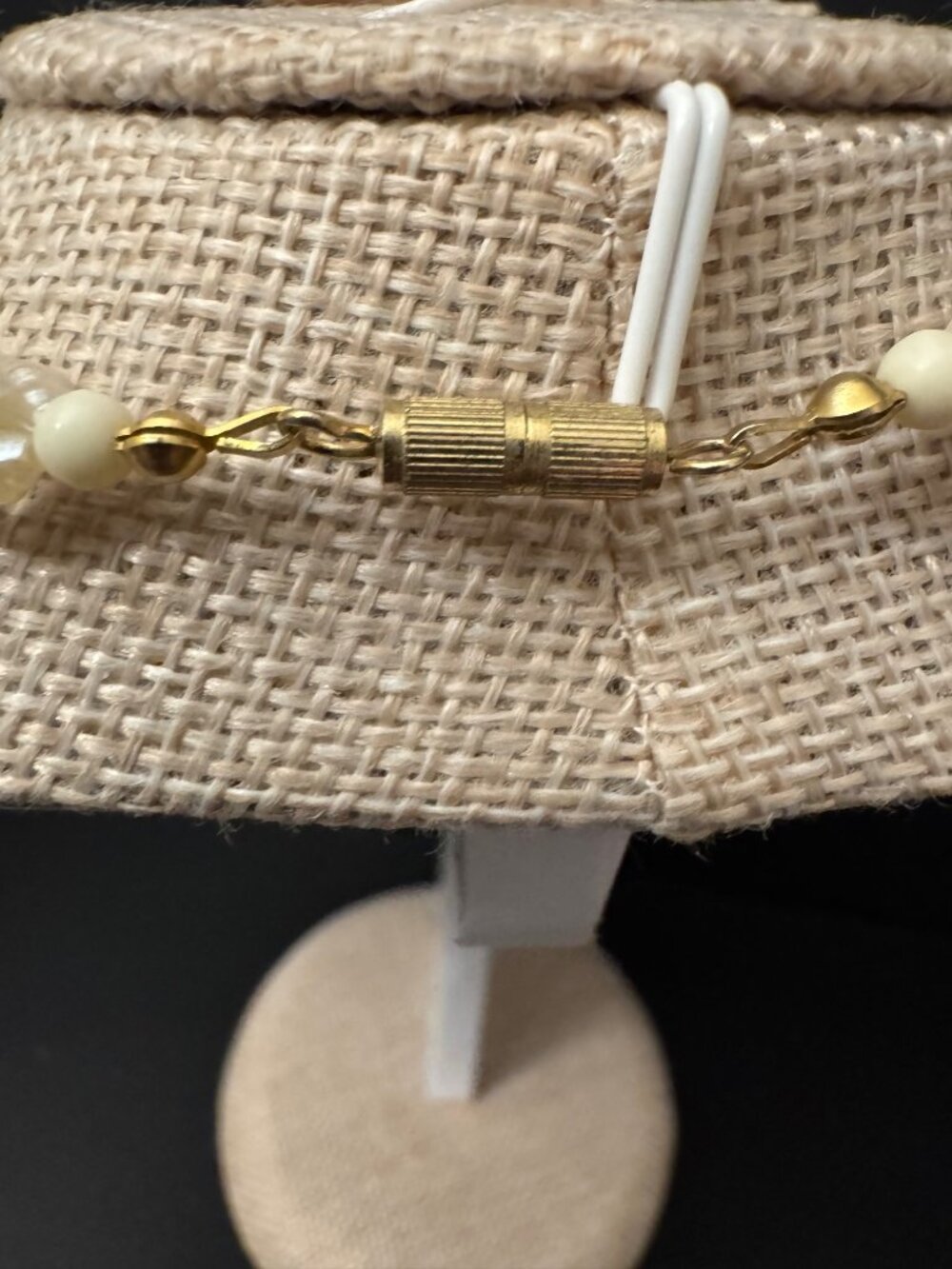 Elegant Black & White Beaded Necklace With Gold Accents 18" Long Twisted Design - Picture 4 of 4